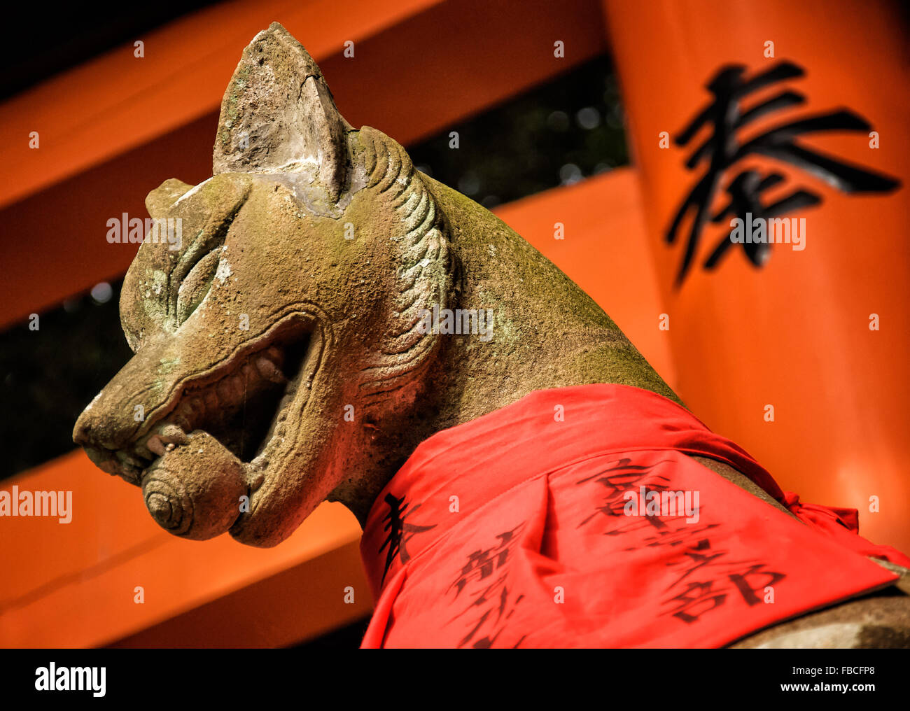 Fox statue at Fushimi Inari Taisha, a large Shinto shrine complex near Kyoto, Japan. Stock Photo