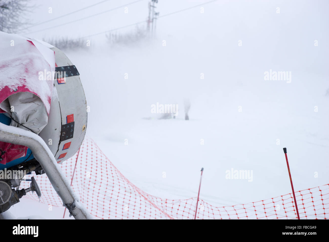 https://c8.alamy.com/comp/FBCGA9/artificial-snow-machine-at-a-ski-resort-blowing-fresh-powder-onto-FBCGA9.jpg