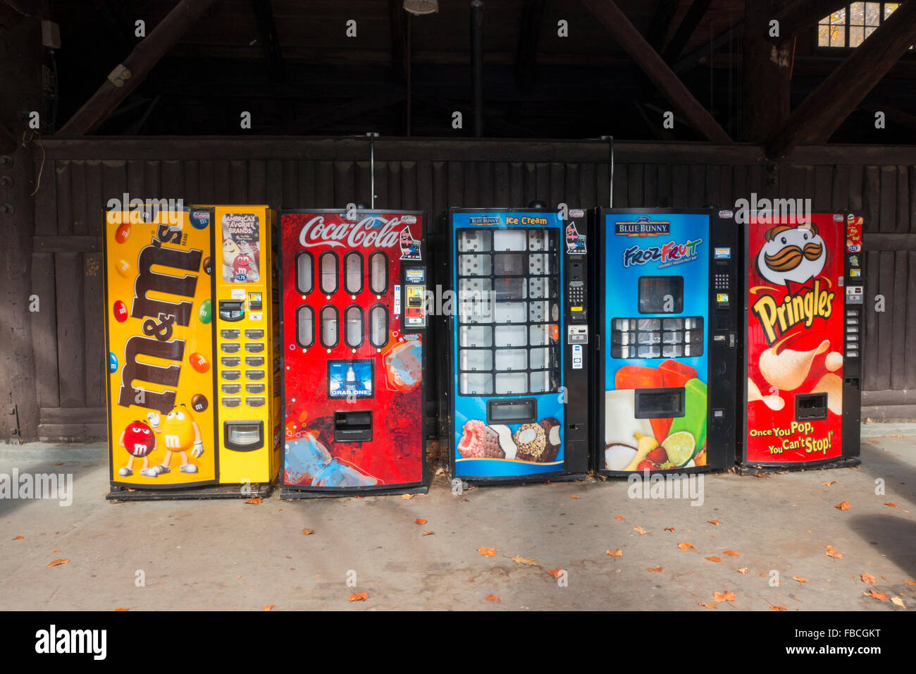 Snack vending machines hi res stock photography and images Alamy