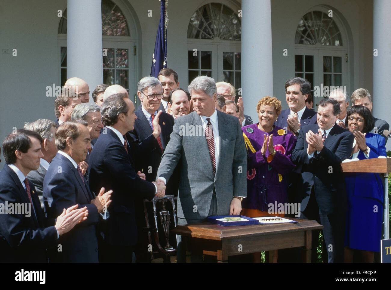 Washington, DC., USA, 22nd March, 1995 President William Jefferson Clinton signing the Unfunded Mandate Bill.  Credit: Mark Reinstein Stock Photo