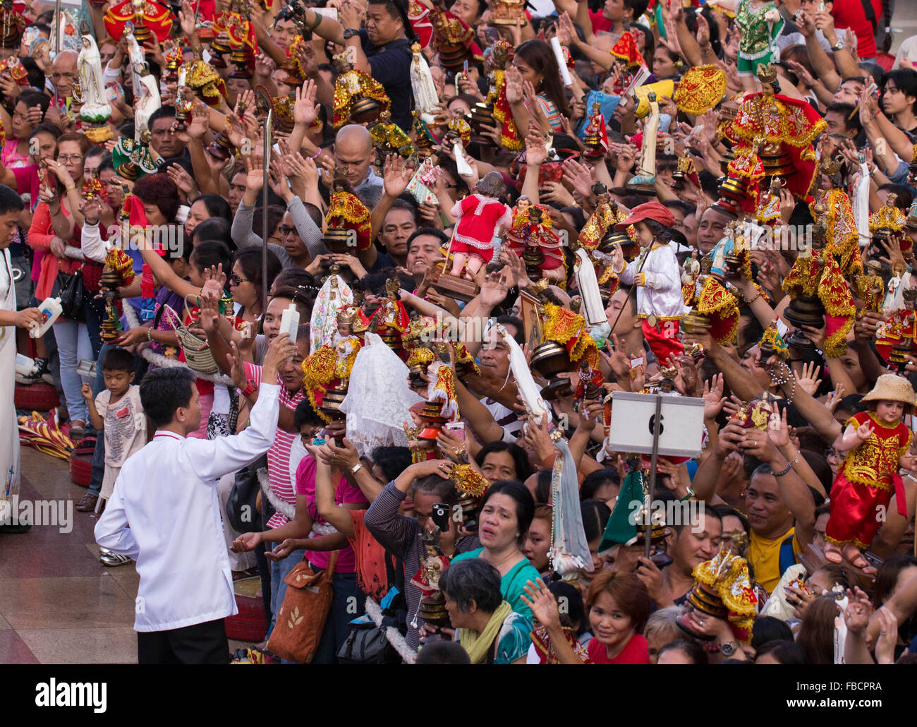 Cebu City, Philippines. 15th January, 2016. ‘Walk with Mary’, a foot penitential procession starting at 4:30 am where thousands of Filipino Catholics flock to the oldest Roman Catholic Church in the Philippines - the Basilica Minore del St.Nino in Cebu City. The religious event is part of Sinulog (Fiesta Señor) - a nine day religious festival honouring the Santo Nino De Cebu (Holy Child of Cebu). Many devotees bring with them a Santo Nino figurine representing the Child Jesus. Credit:  imagegallery2/Alamy Live News Stock Photo