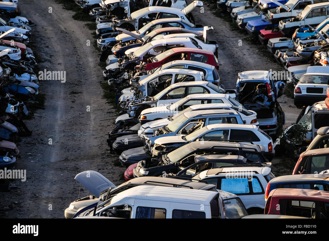 Car junkyard crane hi-res stock photography and images - Alamy