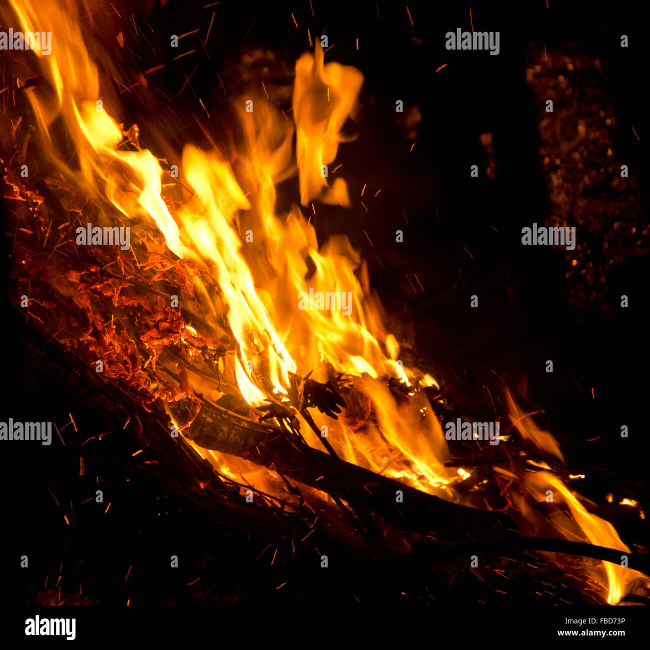 Glow, sparks and embers of a big bonfire in the night Stock Photo - Alamy