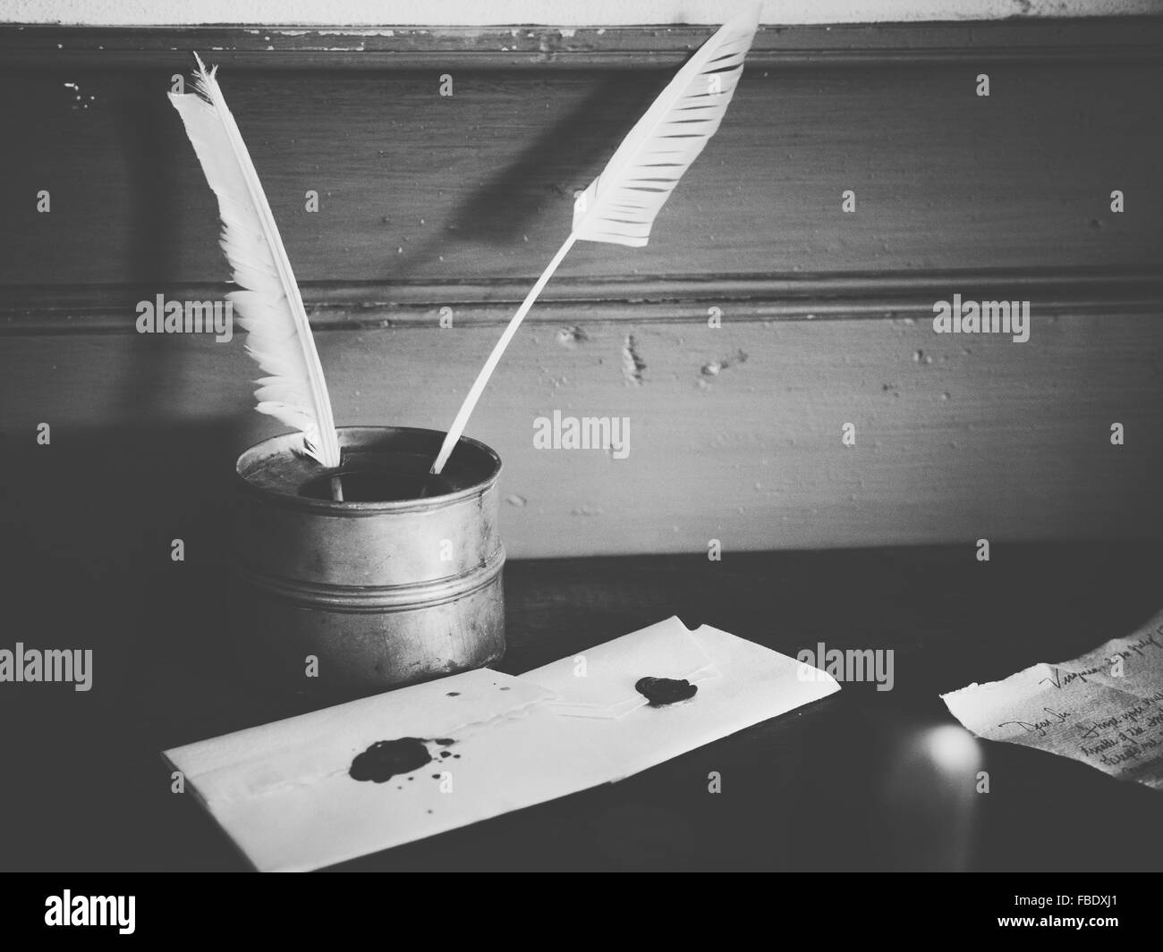 Ink well quill pen Black and White Stock Photos & Images Alamy