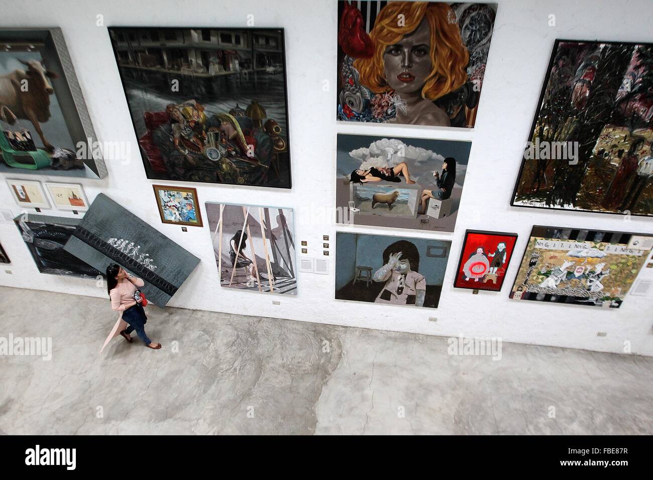 Rizal Province, Philippines. 15th Jan, 2016. A visitor looks at artworks inside the Pinto Art Museum in Rizal Province, the Philippines, Jan. 15, 2016. The Pinto Art Museum exhibits more than 300 modern paintings, sculptures, and art installations by various local artists. © Rouelle Umali/Xinhua/Alamy Live News Stock Photo
