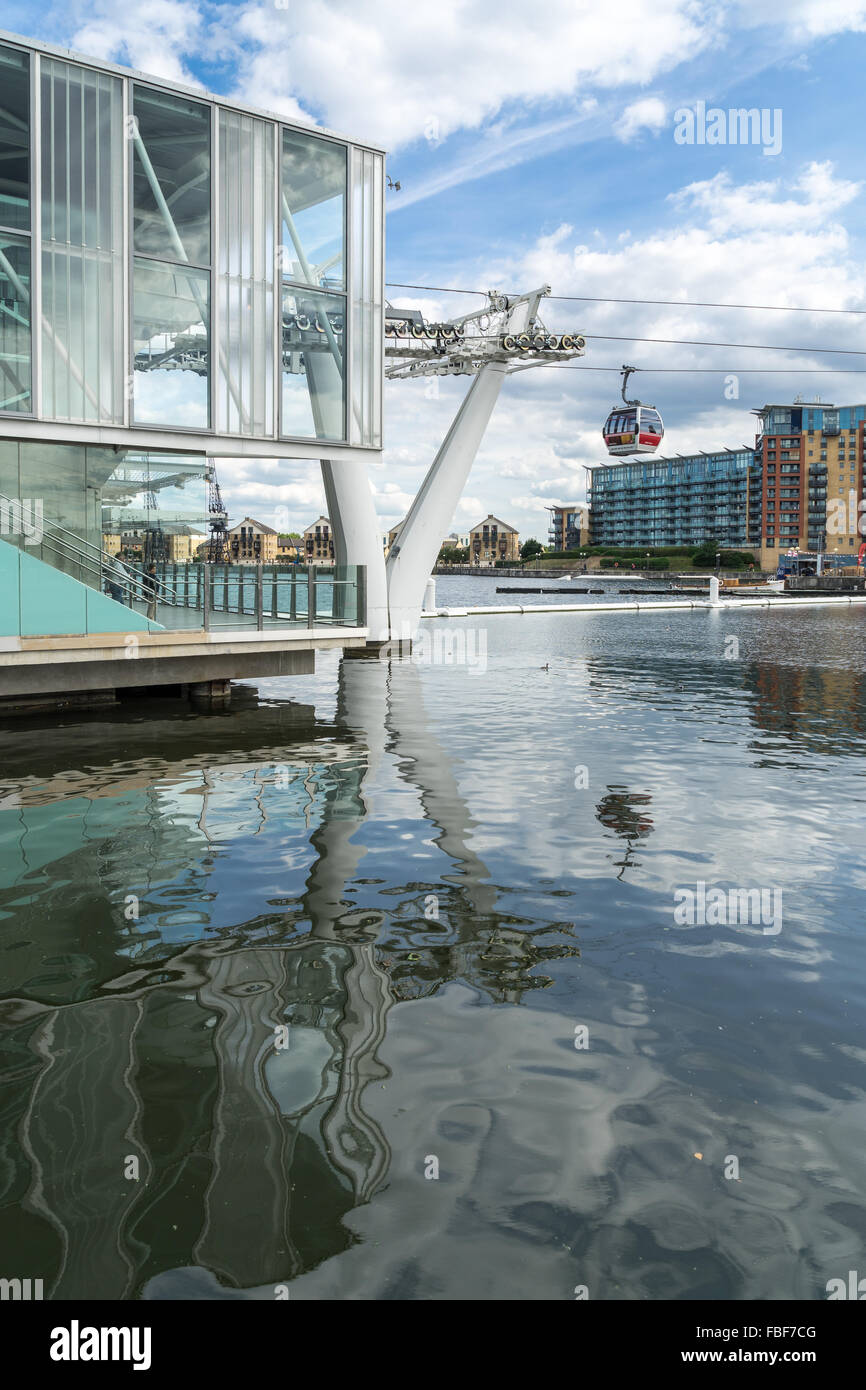 View of the London cable car over the River Thames Stock Photo Alamy