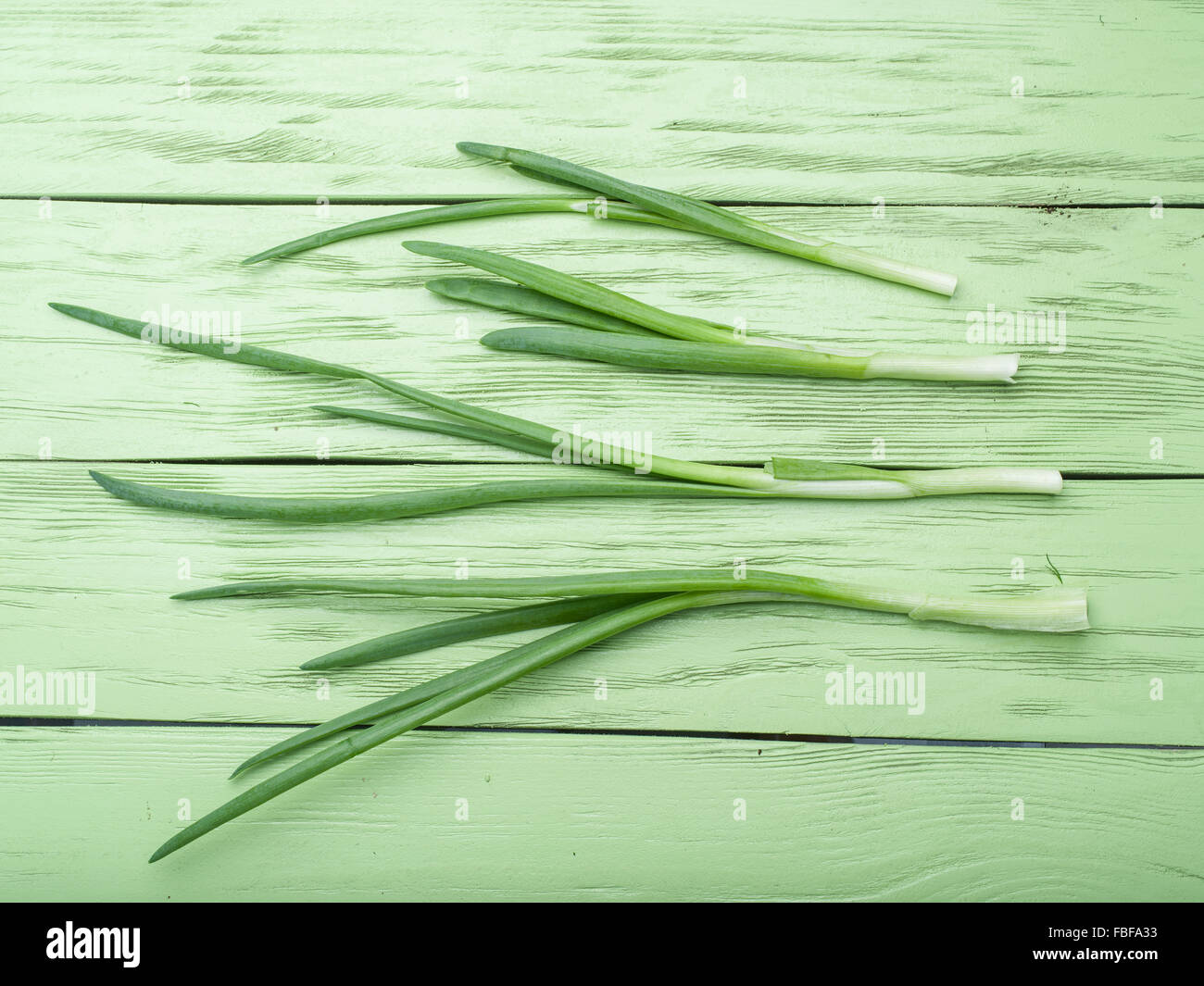 Green onion on the wooden background Stock Photo - Alamy