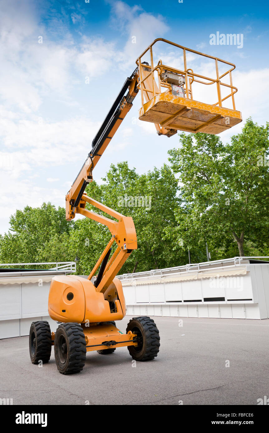Articulated boom lift hi-res stock photography and images - Alamy