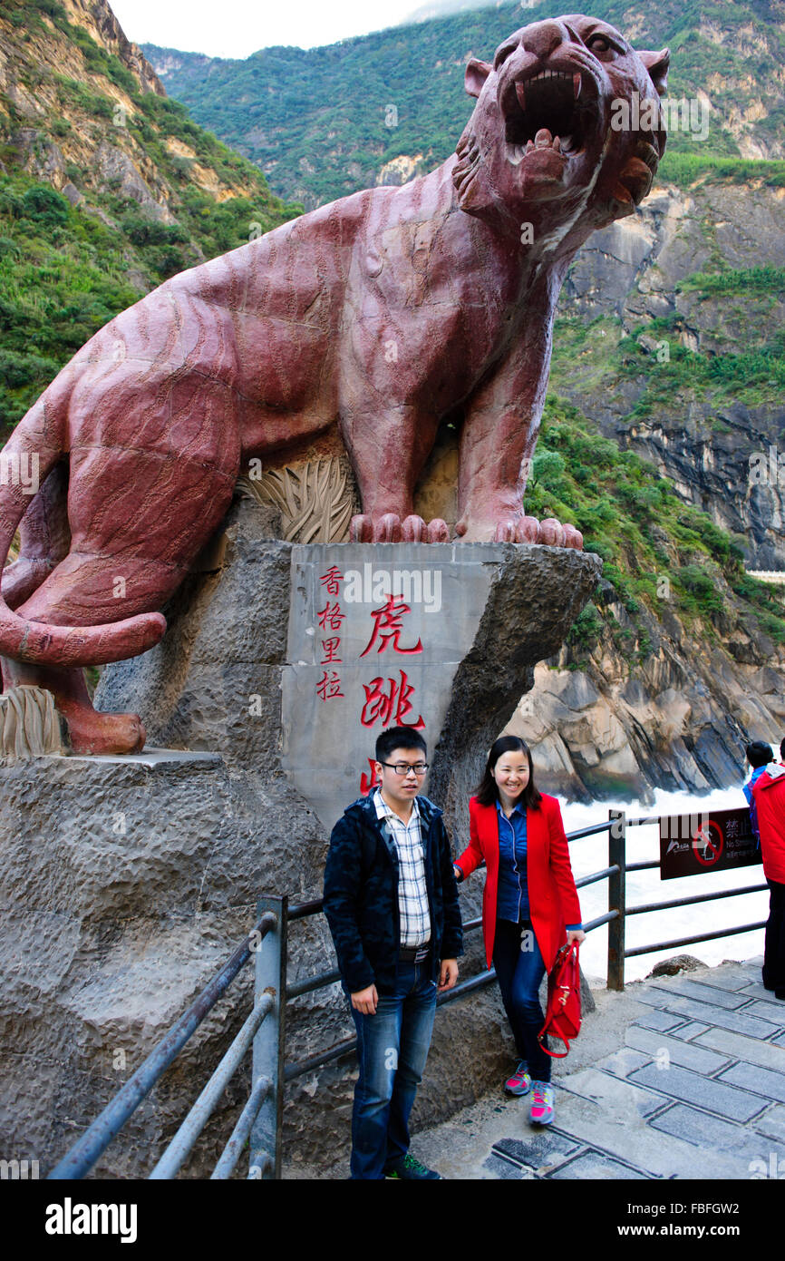 Tiger Leaping Gorge,a scenic canyon on the Jinsha,a primary tributary of the upper Yangtze River,North of Lijiang,Yunnan,China Stock Photo