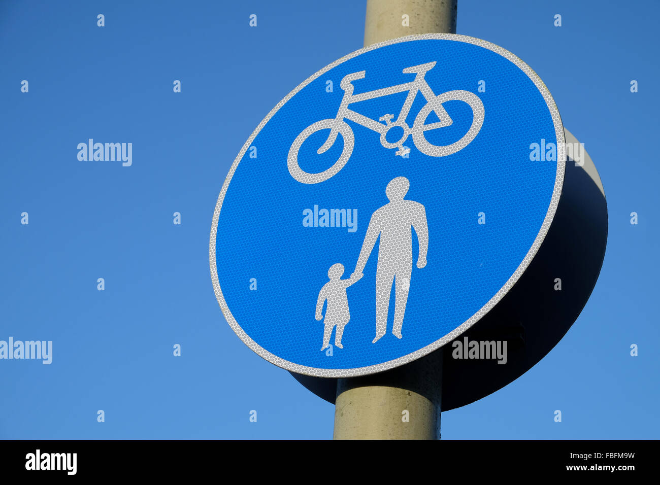 Shared Path Cycle Sign High Resolution Stock Photography and Images Alamy