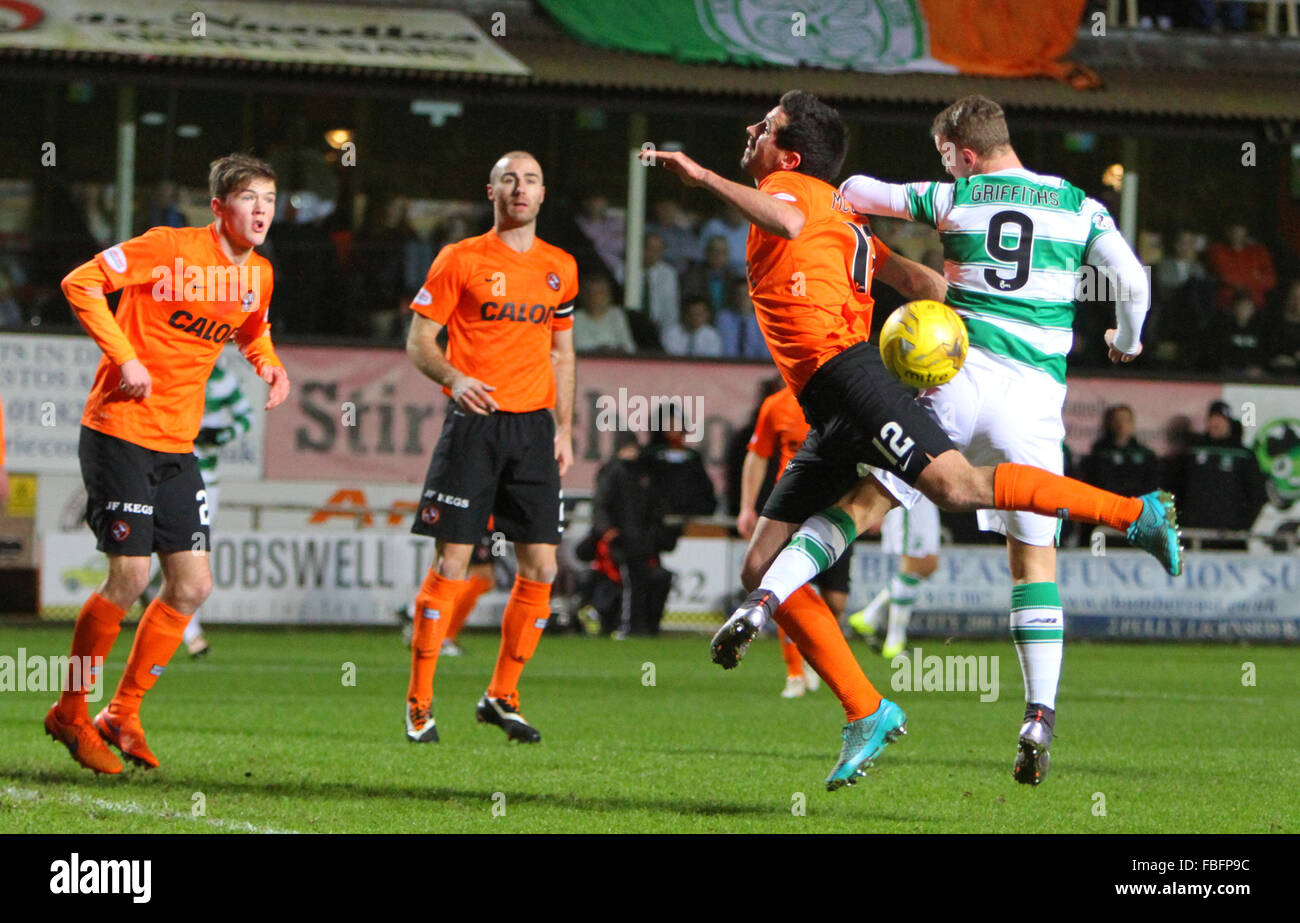 Tannadice, Dundee, Scotland. 15th Jan, 2016. Scottish Premier League. Dundee United versus Celtic. Leigh Griffiths challenged by Ryan McGowan Credit:  Action Plus Sports/Alamy Live News Stock Photo