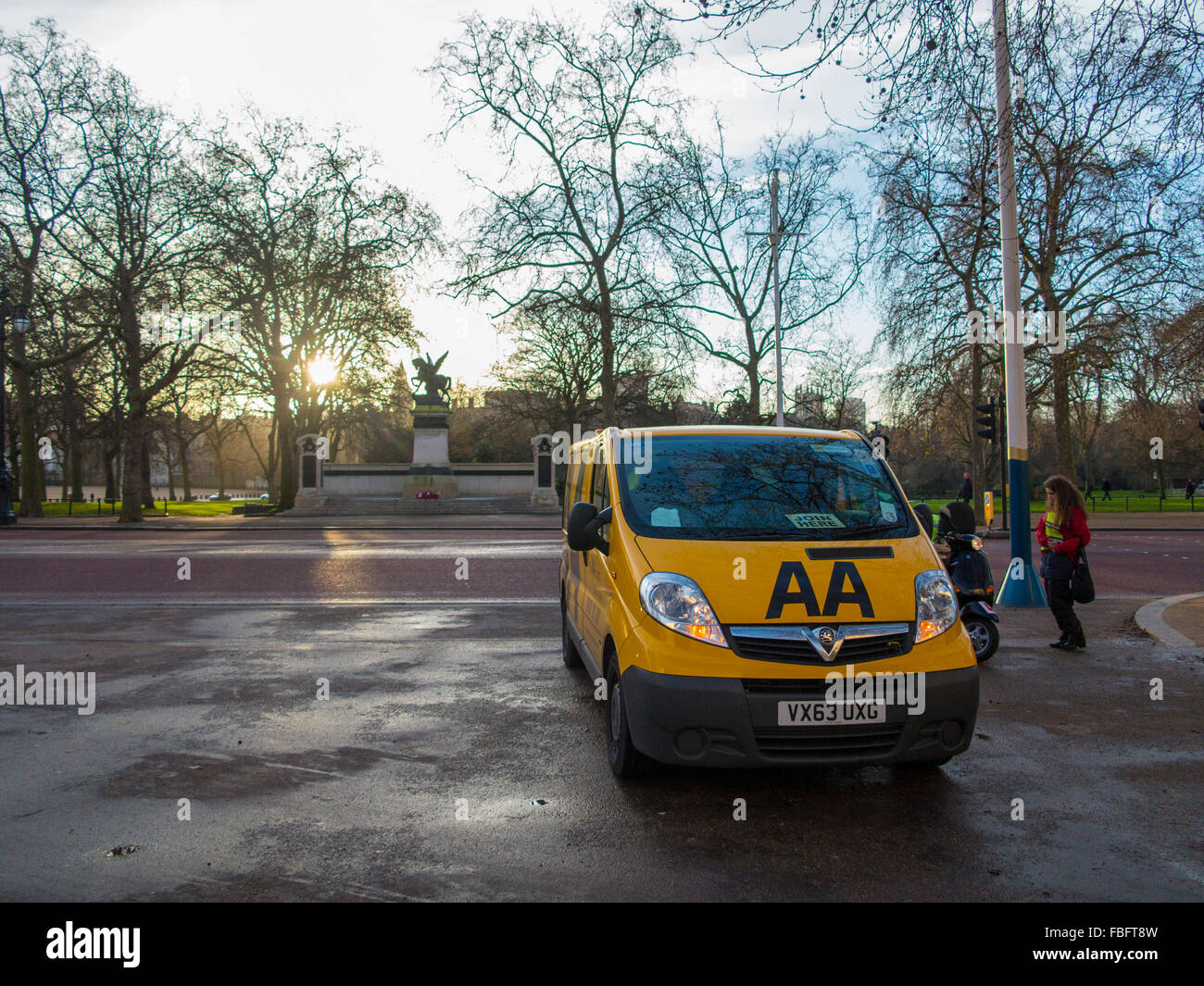 An AA van helps out a broken down motor cyclist Stock Photo