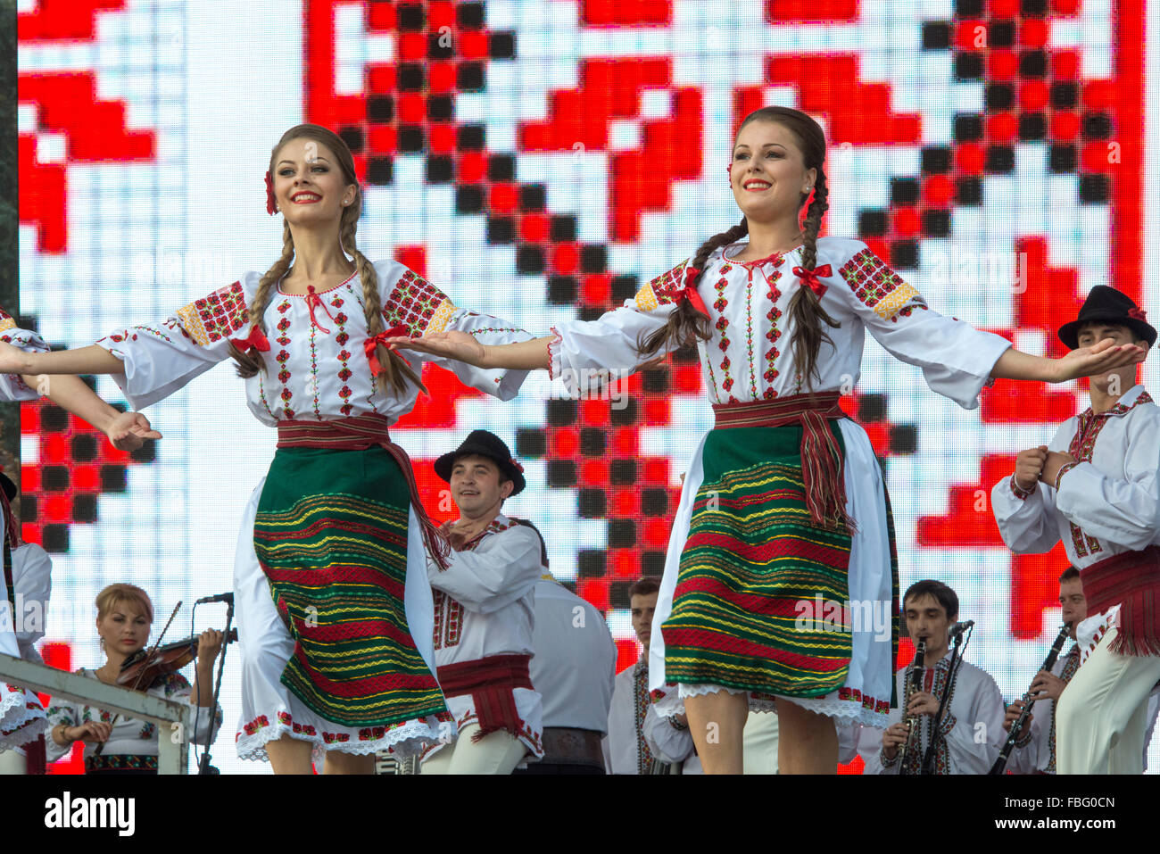 Ladies Dancing In Folkloric Costumes, Independence Day Celebration, Piata Marii Adunari Nationale, Chisinau Stock Photo