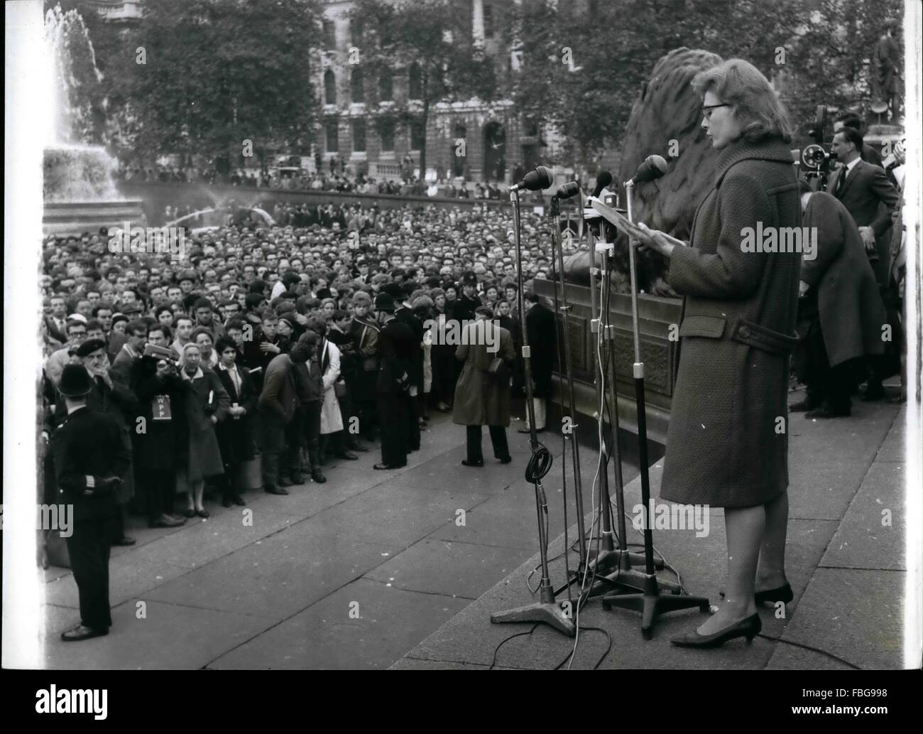 1967 - Ban The Bomb Protest In Trafalgar Square Another Ban-The-Bomb demonstration was held in London's Trafalgar Square this afternoon in protest against nuclear weapons. The organizers, the Committee of 100, had ''invited'' Mr. MacMillan and many prominent persons. PHOTO SHOWS: Vanessa Redgrave addressing the meeting this afteroon. © Keystone Pictures USA/ZUMAPRESS.com/Alamy Live News Stock Photo
