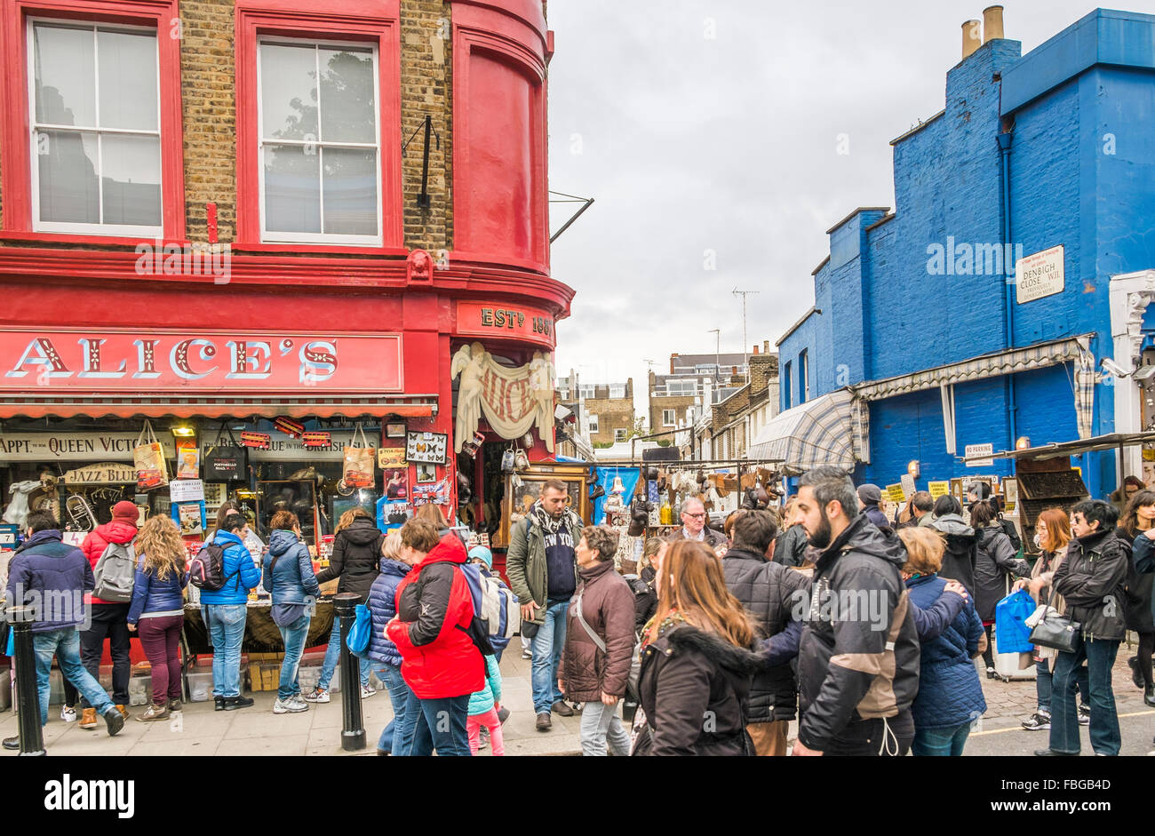visitors of portobello road market in front of alice´s store