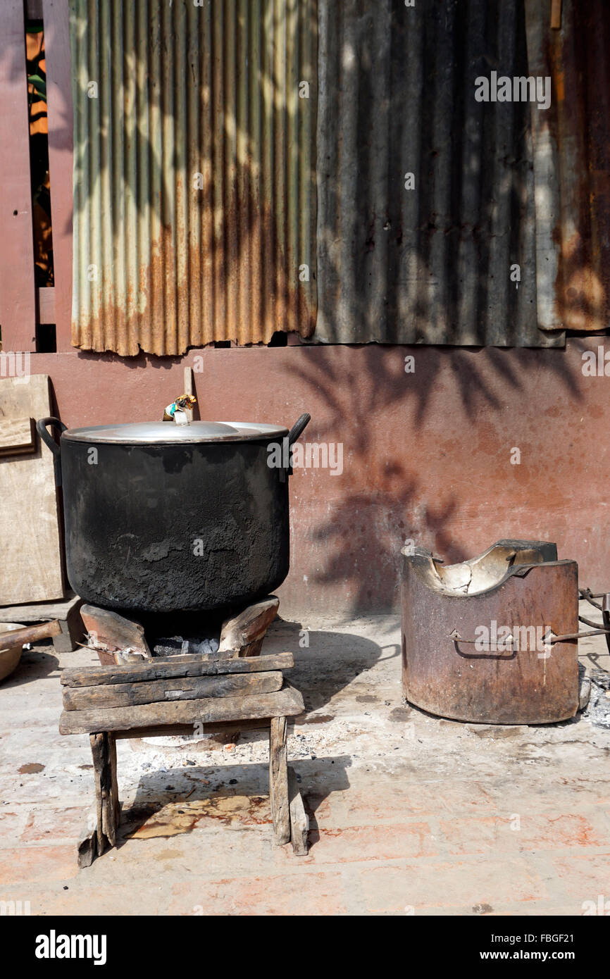 Outdoor stove hires stock photography and images Alamy