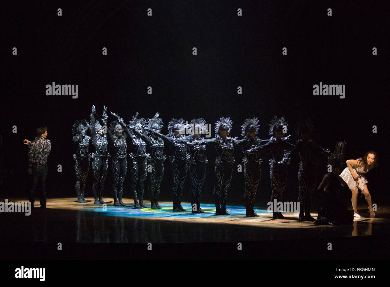 Cirque du soleil performer hi-res stock photography and images - Page 2 -  Alamy