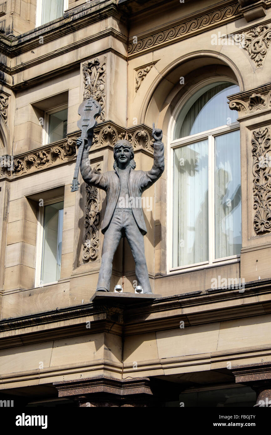 Paul mccartney statue liverpool hires stock photography and images Alamy