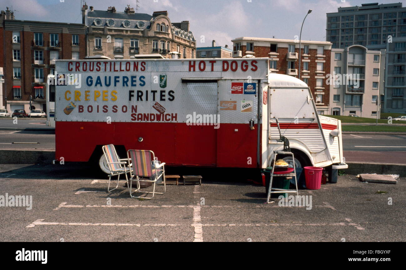 AJAXNETPHOTO - 1994. LE HAVRE, FRANCE - FRENCH CAMIONETTE - CONVERTED CITROEN H HOT DOG FAST FOOD VAN IN A PARKING LOT. PHOTO:JONATHAN EASTLAND/AJAX. REF:9408M63 Stock Photo