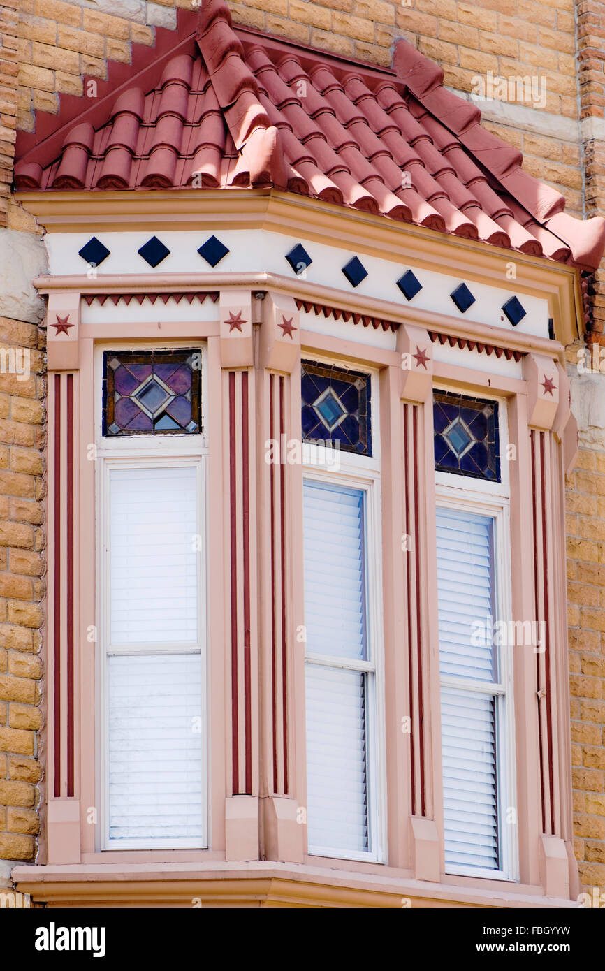 589 Washington Street building detail with its' historical styled