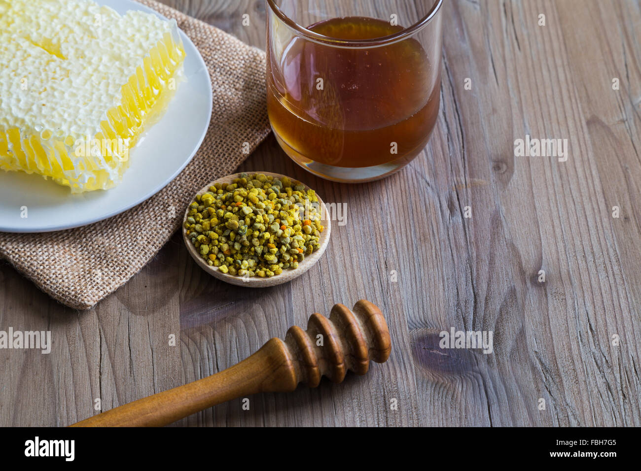 Honey dipper bee pollen hi-res stock photography and images - Alamy