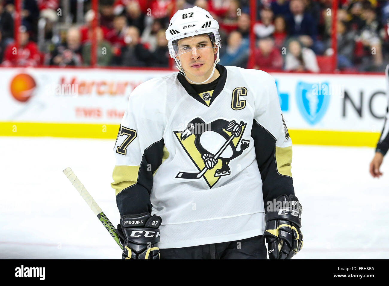 Pittsburgh Penguins center Sidney Crosby (87) during the NHL game between  the Pittsburgh Penguins and the Carolina Hurricanes at the PNC Arena Stock  Photo - Alamy