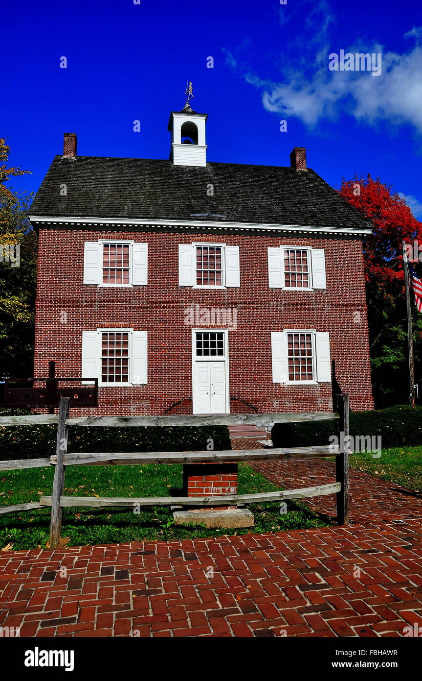 York, Pennsylvania:  Restored 1754 Georgian style Colonial Courthouse with rooftop cupola and wooden stocks Stock Photo