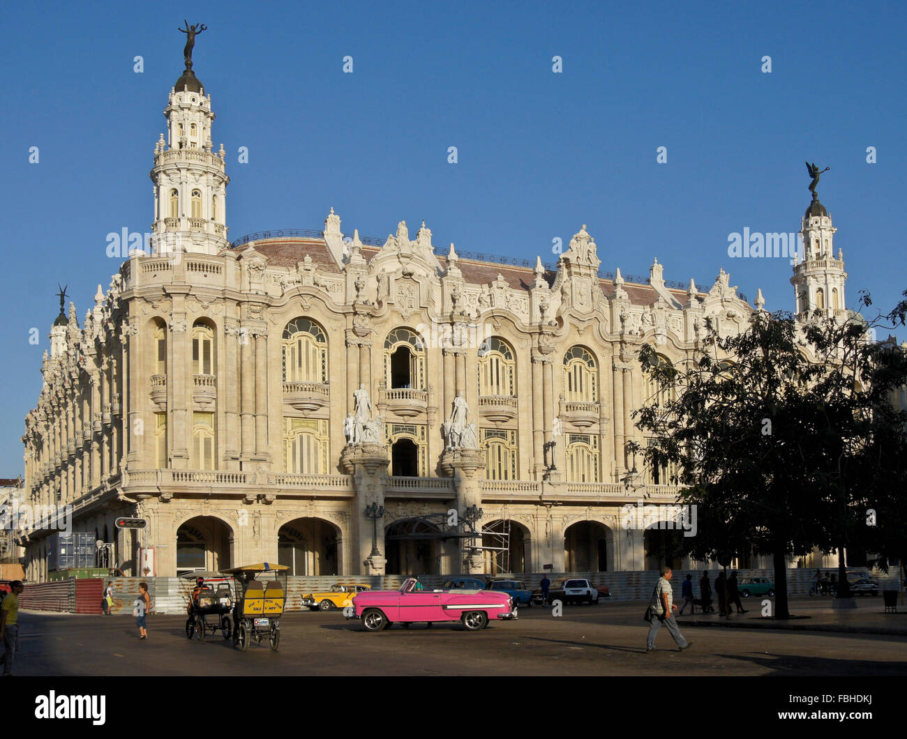 Alicia Alonso Grand Theater of Havana and classic American cars, Havana, Cuba Stock Photo