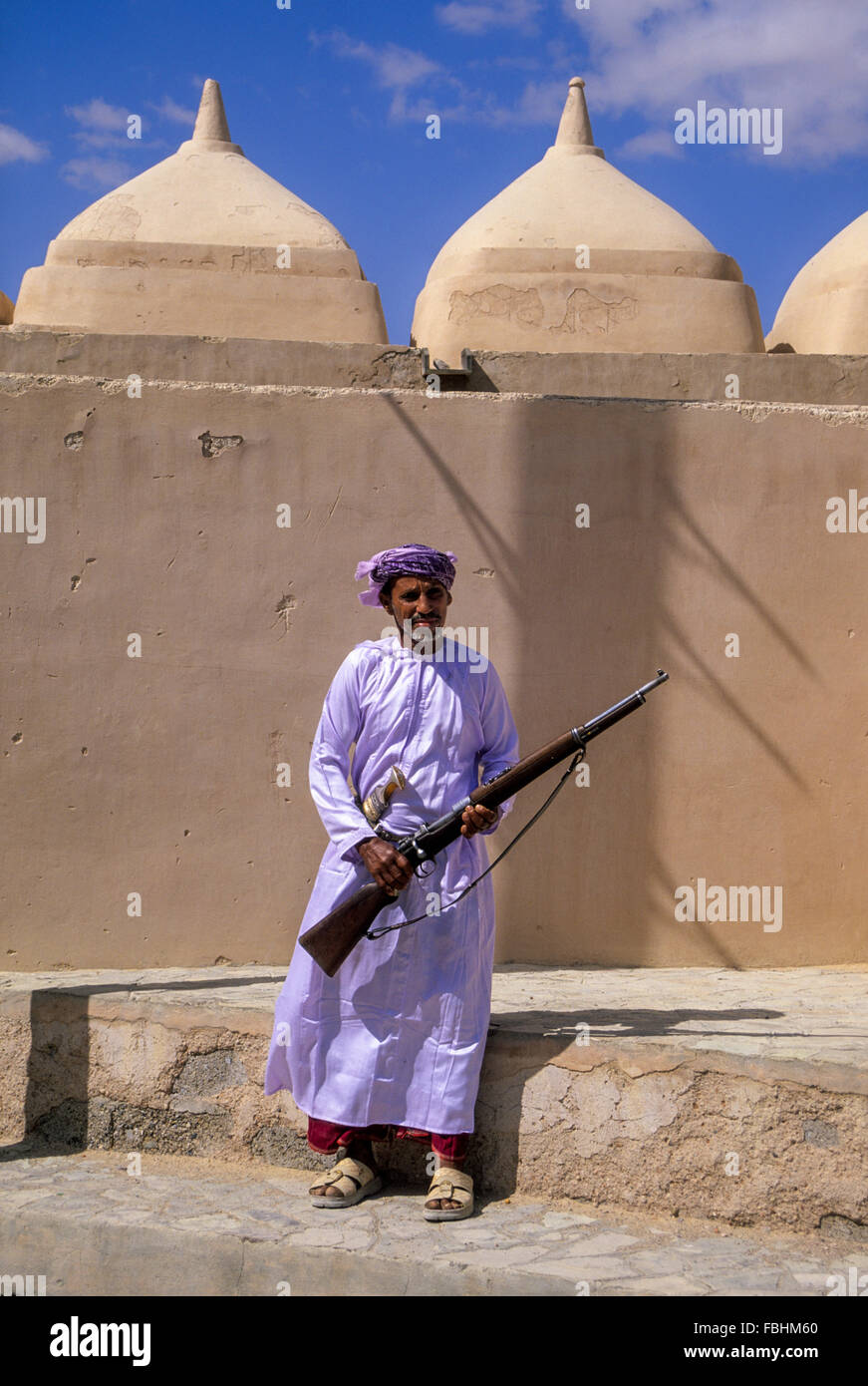 Jalan Bani Bu Ali, Oman.  Mosque Guardian with his Rifle and Khanjar, Mosque of Rashid bin Hamouda. Stock Photo