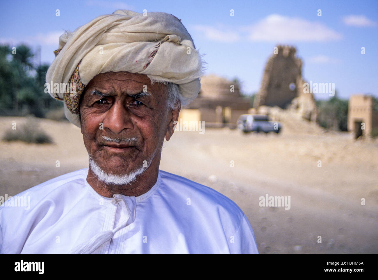 Jalan Bani Bu Ali, Oman.  Omani Resident of Jalan Bani Bu Ali, with Msarr, the traditional Omani headdress. Stock Photo