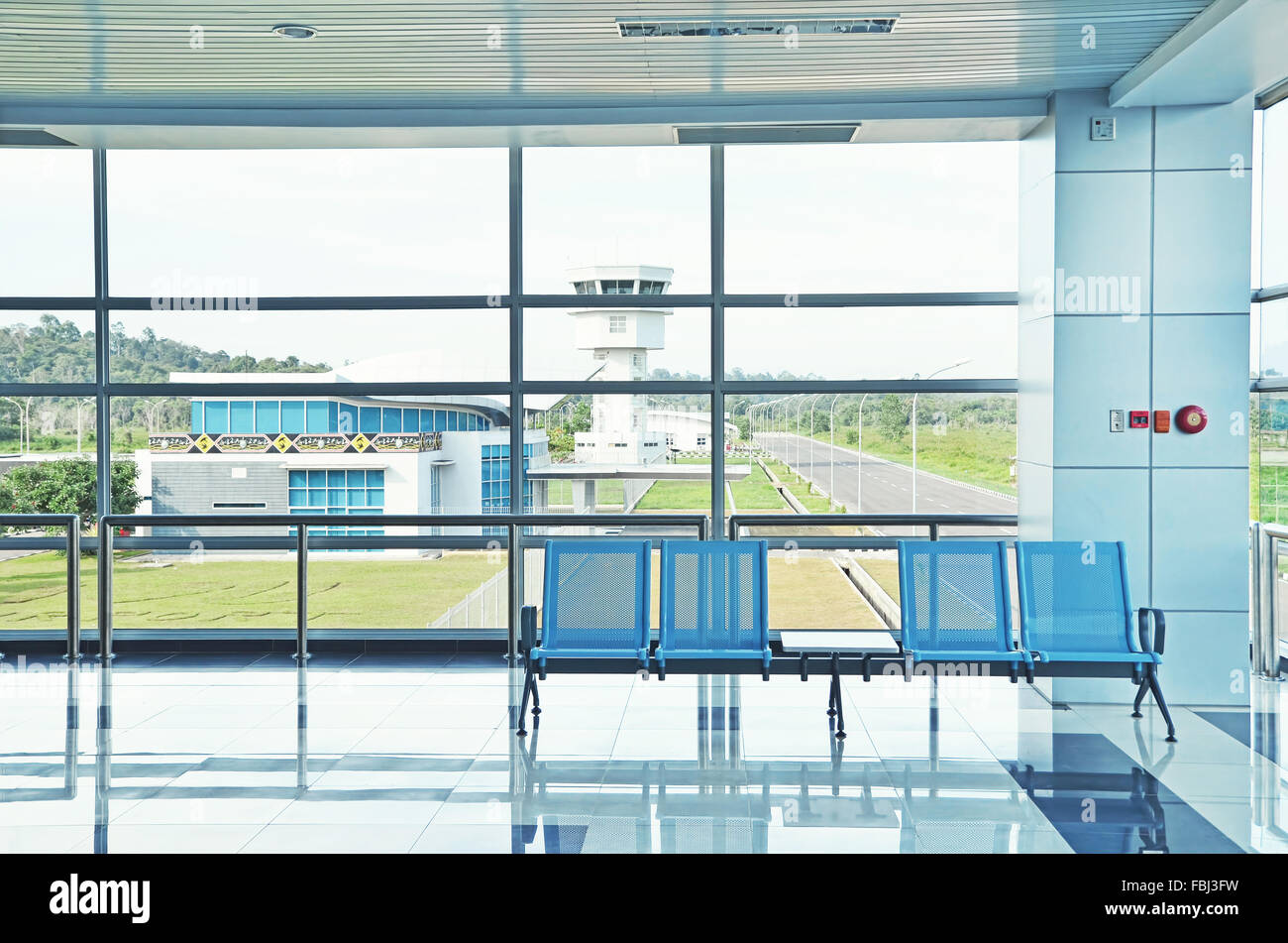 Airport waiting room window hi-res stock photography and images - Alamy