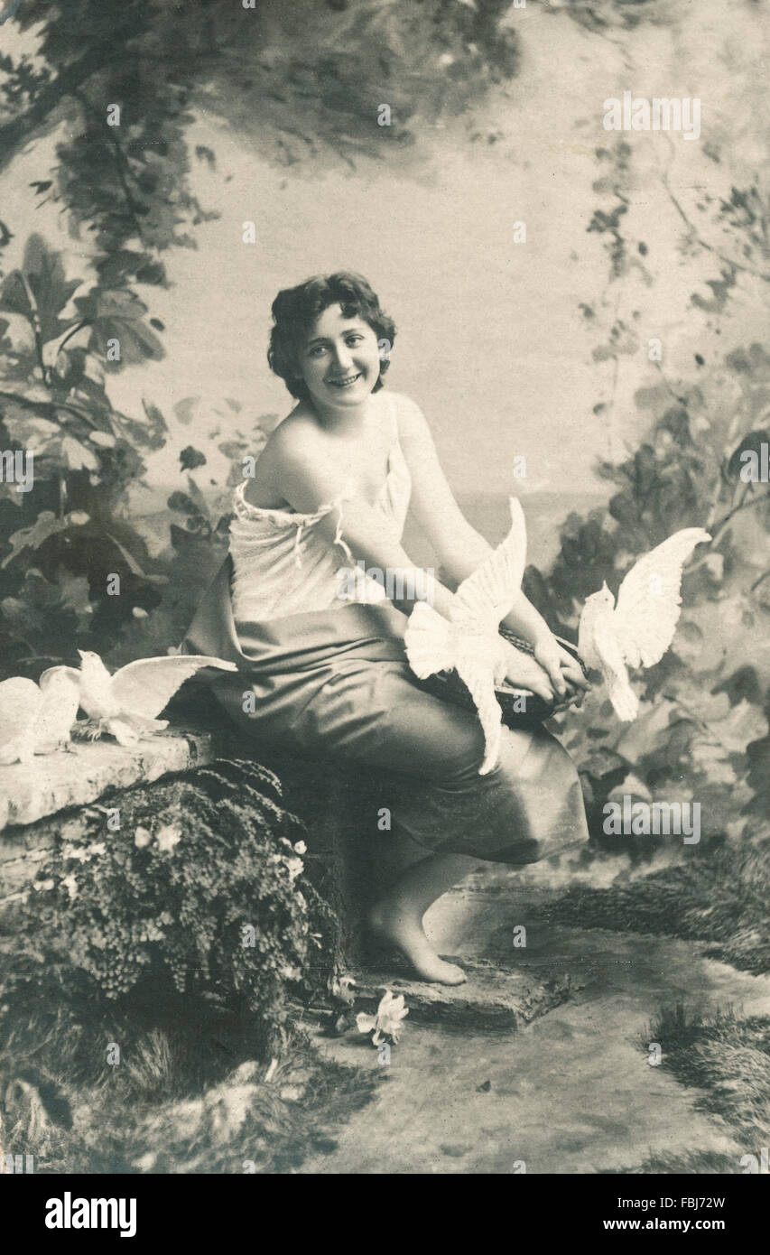 Historical woman hi-res stock photography and images - Alamy