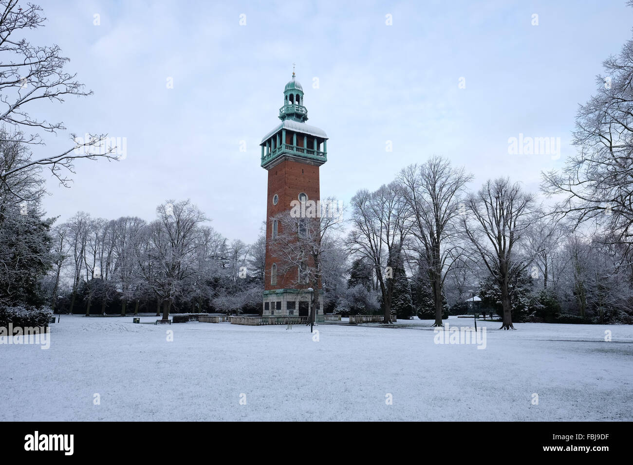 Snow in queens park loughborough Stock Photo - Alamy