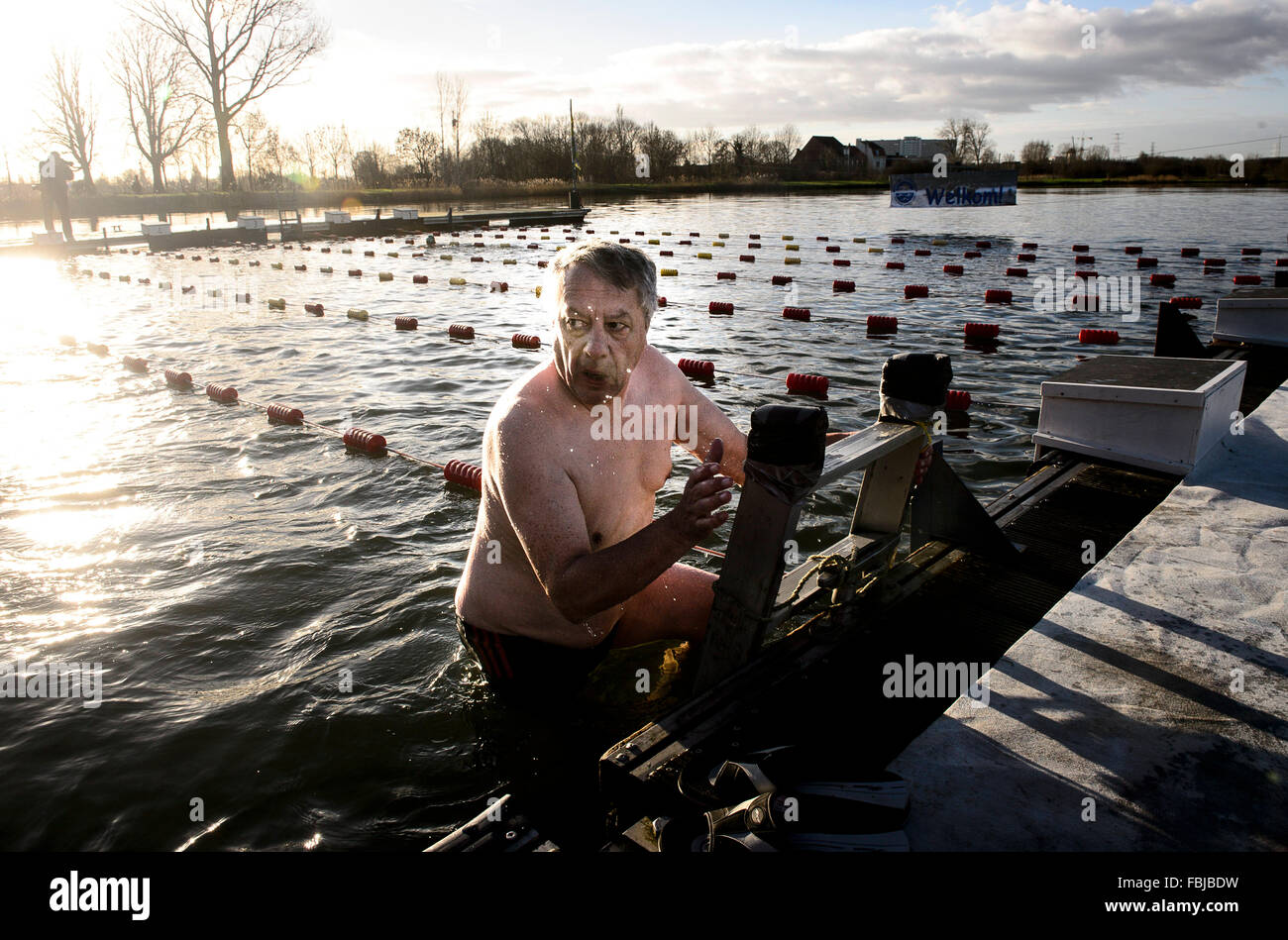 Brugge, Flanders, Belgium. 17th Jan, 2016. Polar Bear Swimming contest in Brugge, Belgium on 17.01.2016 Polar bear clubs from all over Belgium participate annual traditional swimming cutest in ice-cold water of St-Pietersplas next to Brugge by Wiktor Dabkowski Credit:  Wiktor Dabkowski/ZUMA Wire/Alamy Live News Stock Photo