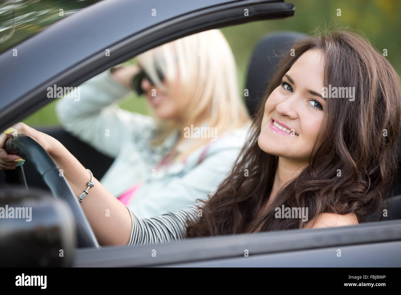 Riding in my sports car. Женщина за рулем. Девушка в кабриолете. За рулём кабриолета. Девушка за рулем кабриолета.