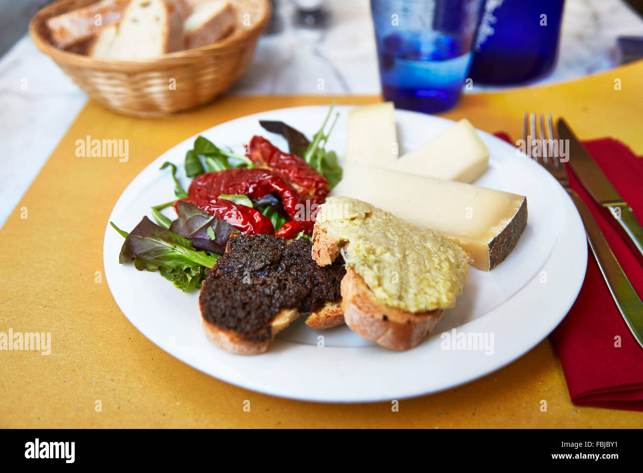 Starter plate, cheese, baguette, dried tomatoes, olive paste, Antipasti ...