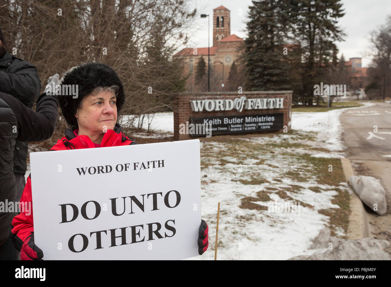 Southfield, Michigan USA - 17th January 2016 - Residents oppose a proposal by Jordan Development to drill for oil and gas on land owned by the Word of Faith International Christian Center, a 22,000-member church. The church's pastor is Keith Butler, an African-American Republican political activist. Credit:  Jim West/Alamy Live News Stock Photo