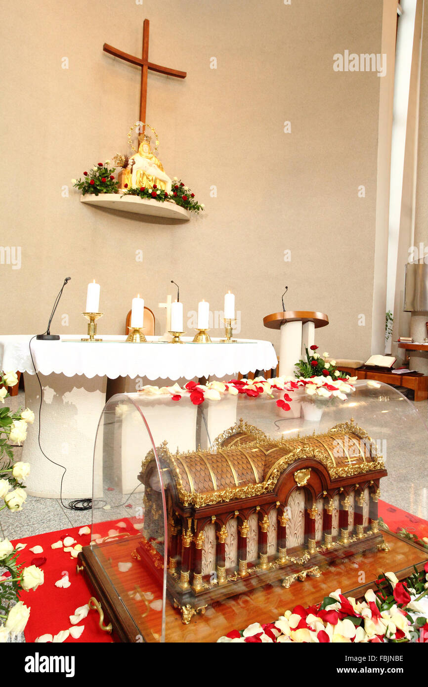 The relics of St. Therese of Lisieux at Lady of Seven Sorrows church ...