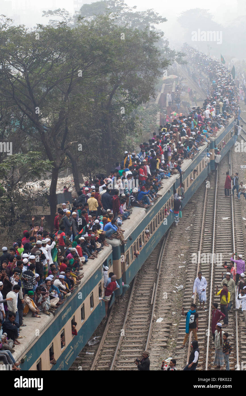 DHAKA, BANGLADESH 10th January 2016:Bangladeshi Muslim devotees board trains after attending the Akheri Munajat concluding prayers on the third day of Biswa Ijtema, the second largest Muslim congregation after the Hajj, at Tongi Railway station in Tongi 20 km from Dhaka on January 10, 2016. Around two million Muslims from Bangladesh and abroad observed the three-day congregation with prayers on the banks of the Turag River. Stock Photo