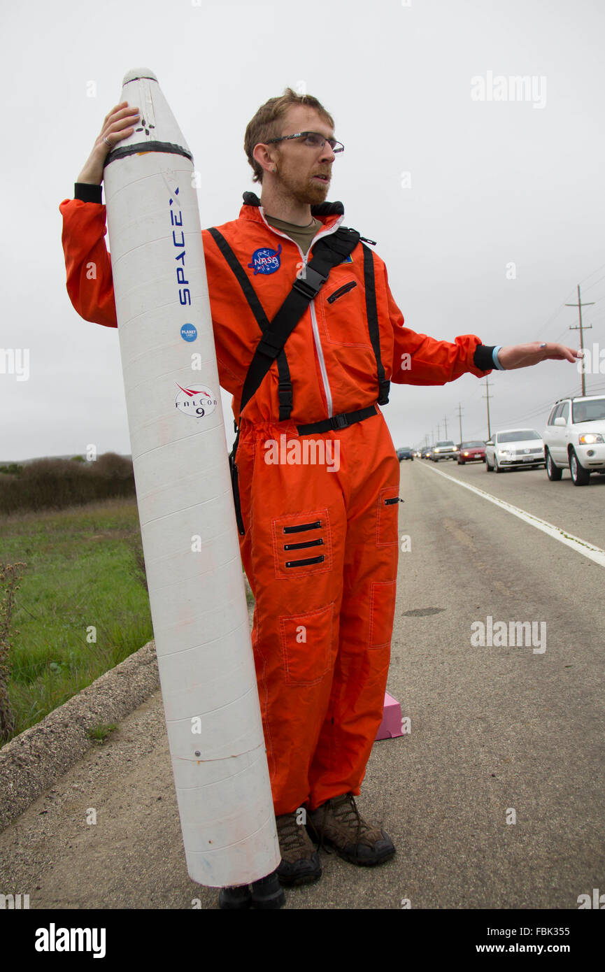Lompoc, USA. 17th Jan, 2016. Former engineer of U.S. private spacecraft