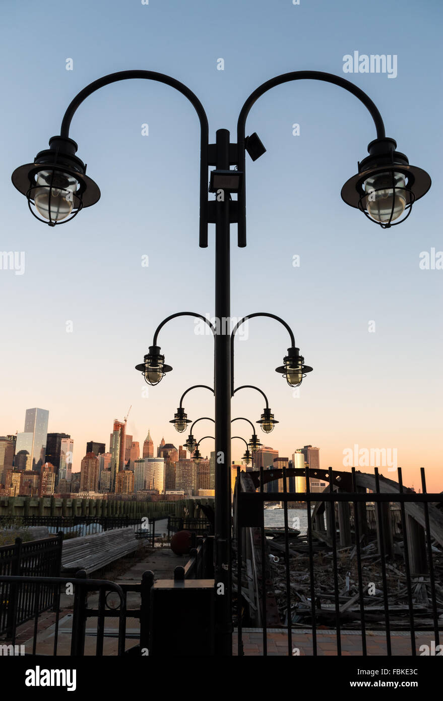 https://c8.alamy.com/comp/FBKE3C/old-arched-lampposts-in-the-central-railroad-of-new-jersey-terminal-FBKE3C.jpg