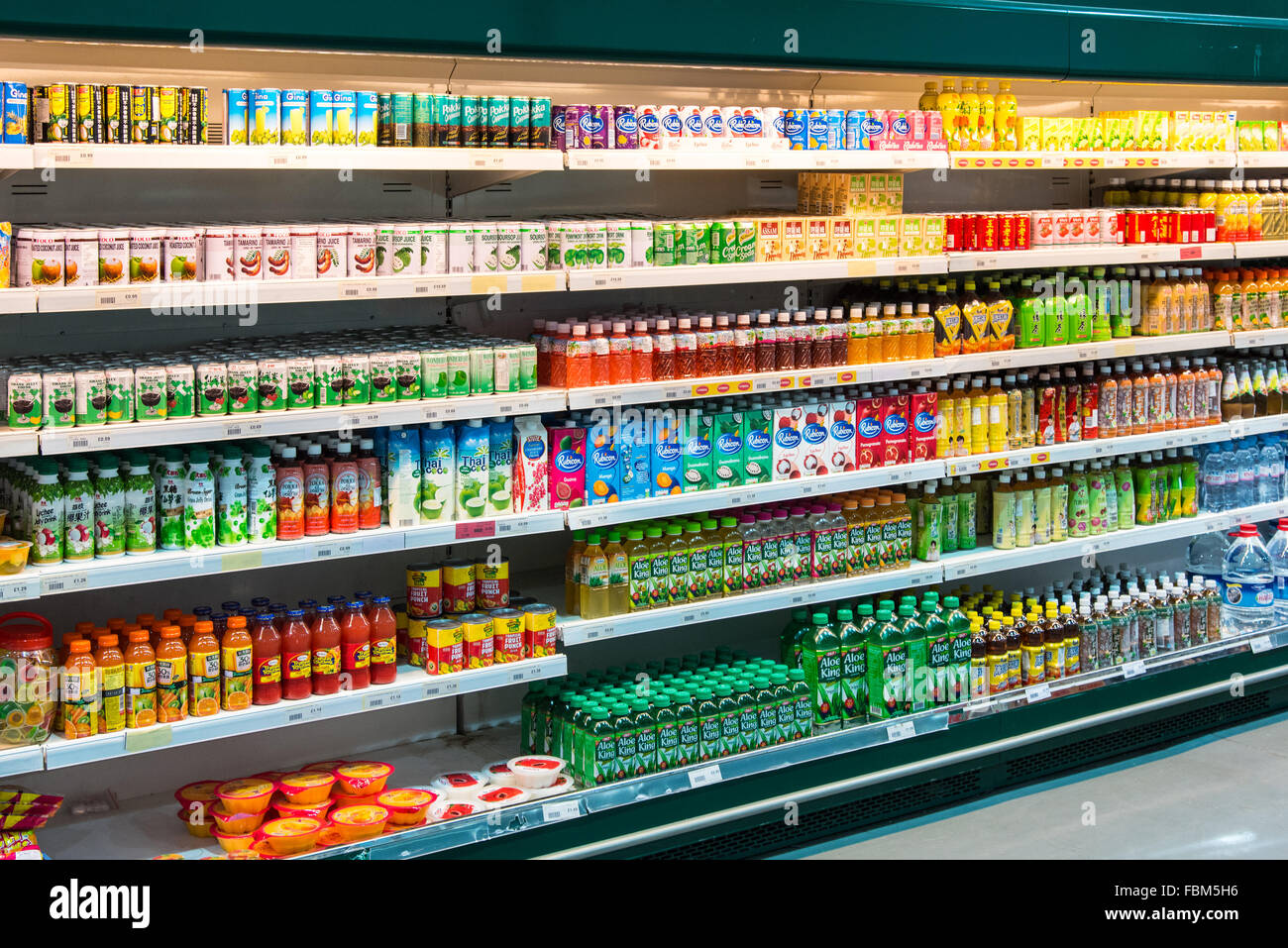 Supermarket shelves uk hi-res stock photography and images - Alamy