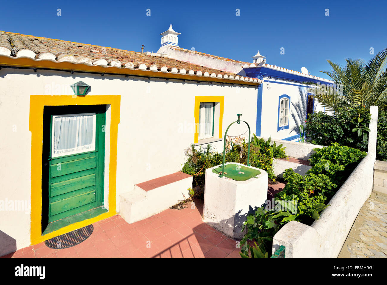 Portugal: Traditional algarvian houses in Cacela Velha Stock Photo