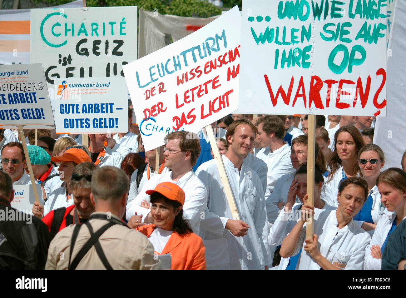 Protestaktion von Aerzten und medizinischem Personal fuer bessere Bezahlung und Arbeitsbedinungen in deutschen Krankenhaeusern/ Stock Photo