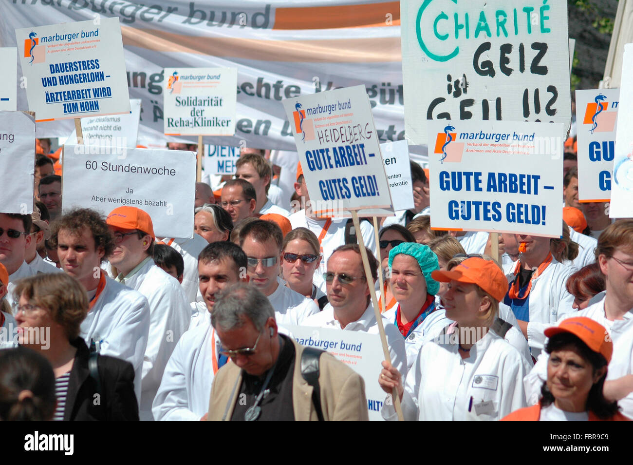 Protestaktion von Aerzten und medizinischem Personal fuer bessere Bezahlung und Arbeitsbedinungen in deutschen Krankenhaeusern/ Stock Photo