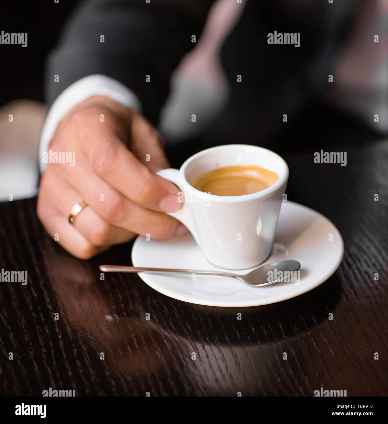 man holding hot cup of coffee Stock Photo - Alamy