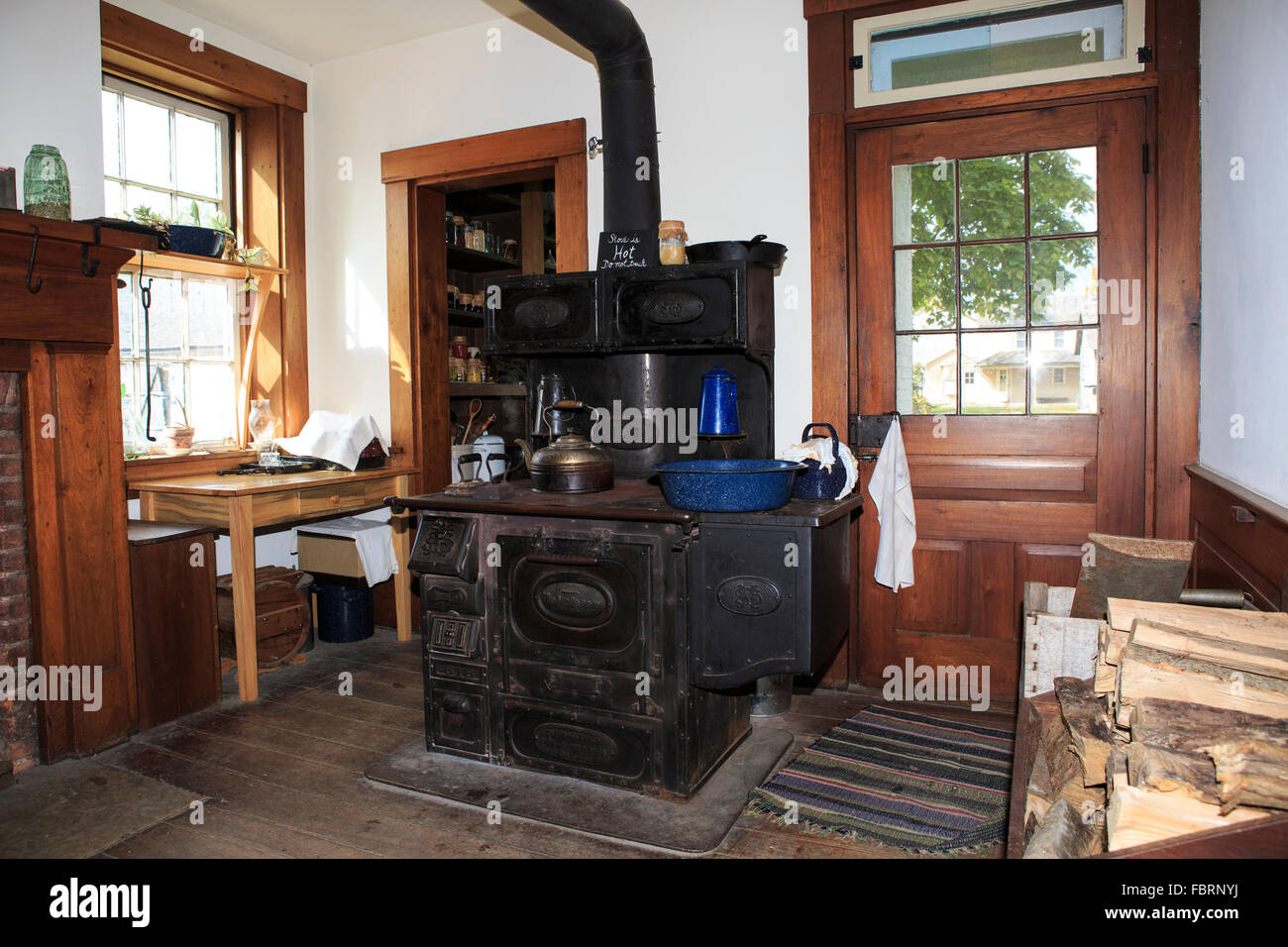 Old Pots And Pans In A Farmhouse Kitchen Farmhouse Parlor Stock