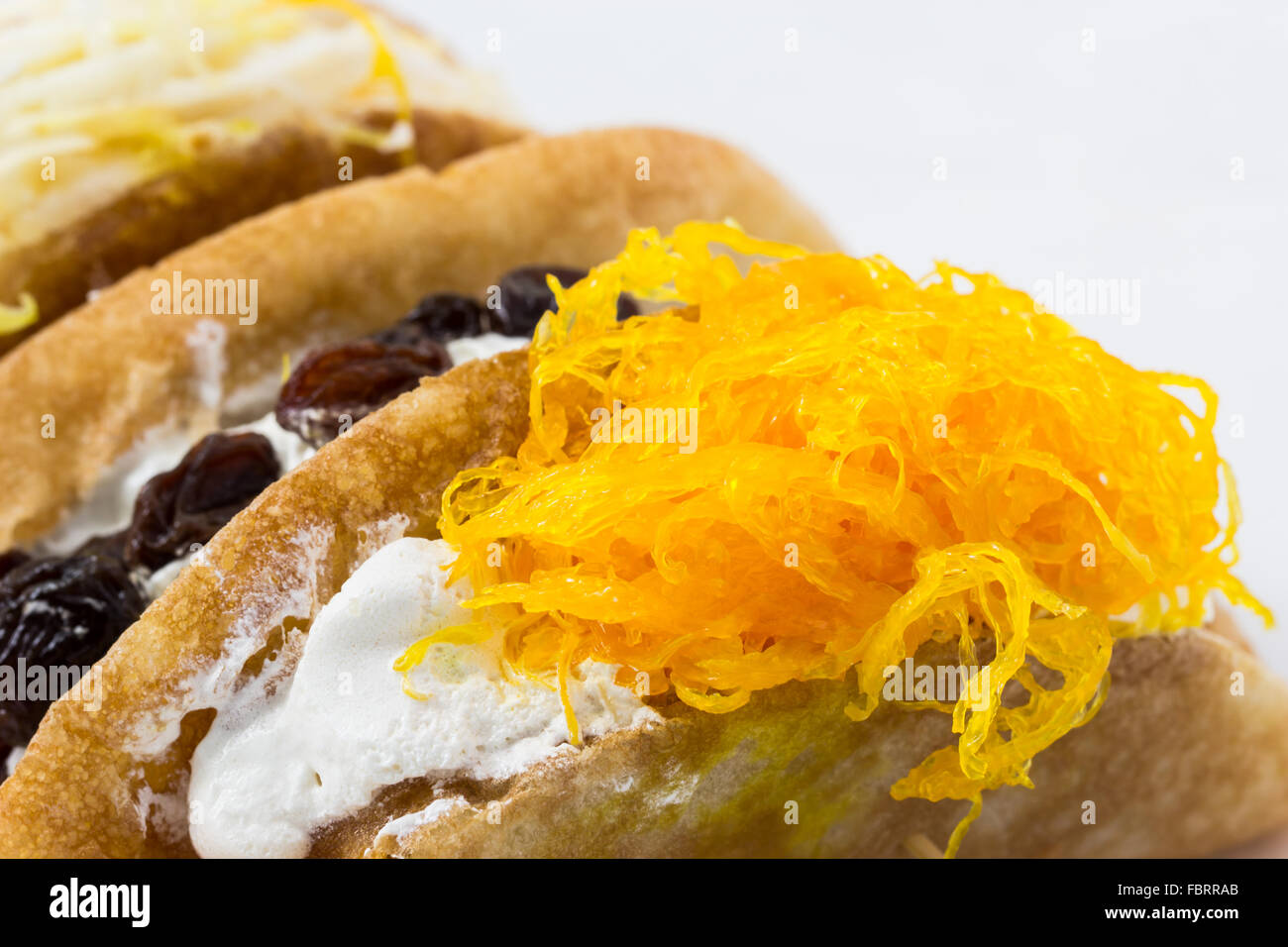 Golden threads thai dessert hires stock photography and images Alamy