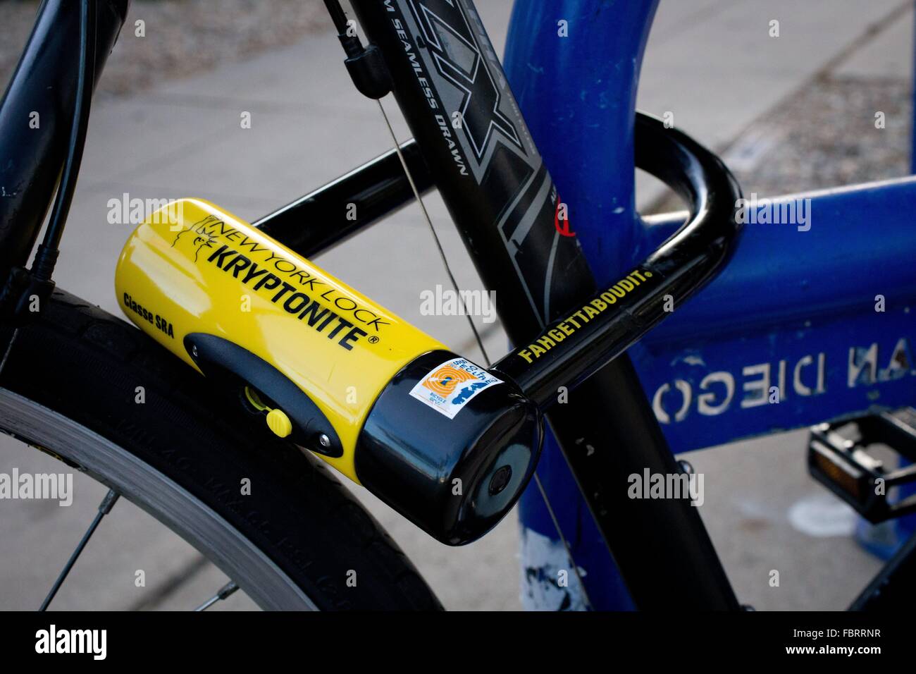 The "New York Fahgettaboudit Mini" U-lock by Kryptonite, weighing 4.55 lbs,  with 18mm hardened steel, has the a 10 out of 10 security level according  to the manufacturer, in Dec. 2015 Stock Photo - Alamy