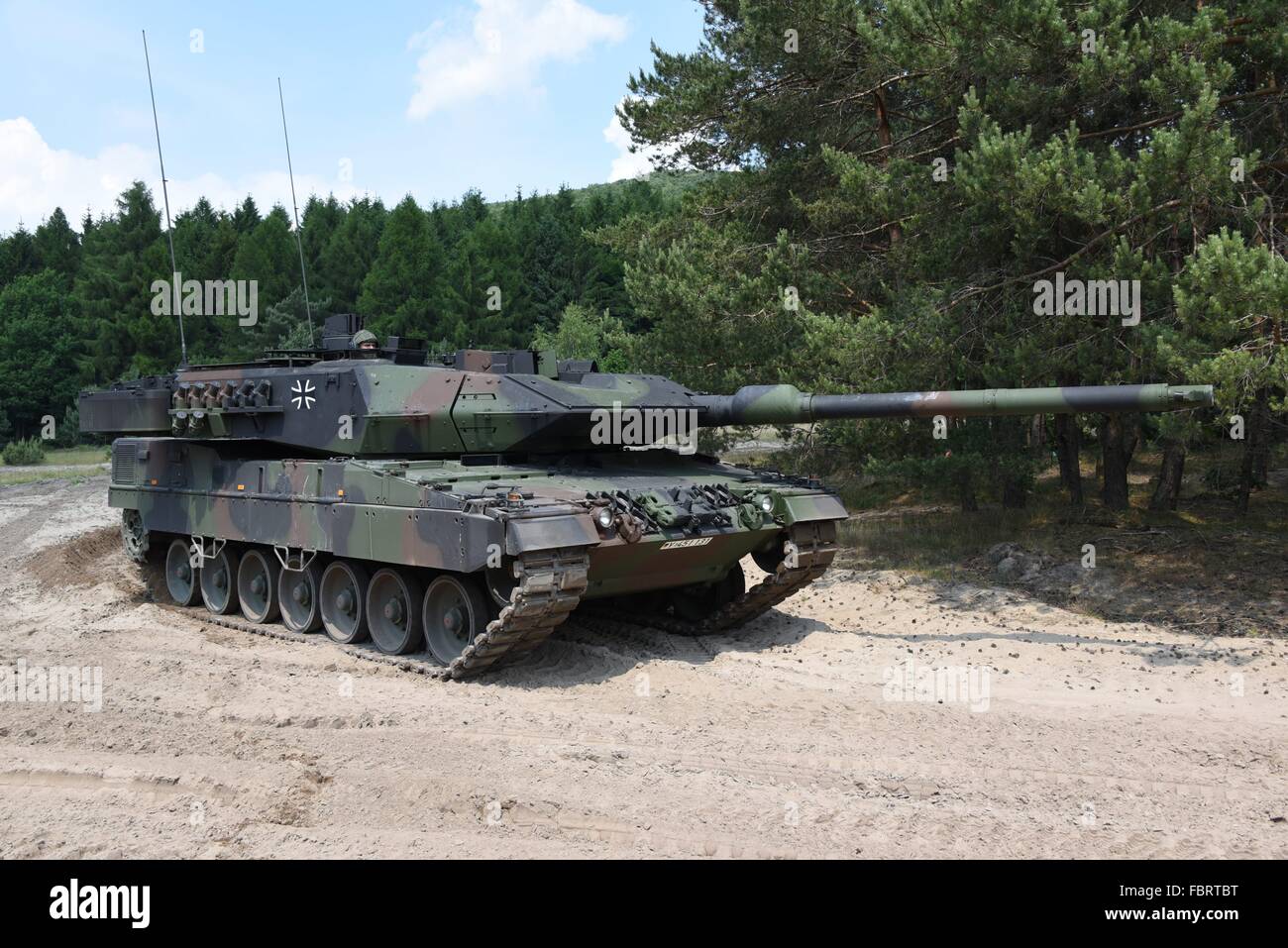 leopard-2a7-main-battle-tank-of-2nd-company-203rd-armor-battalion-FBRTBT.jpg